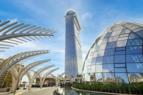 Palm Tower Luxury 1BR Sea View Suites with 5 Star Hotel Amenities